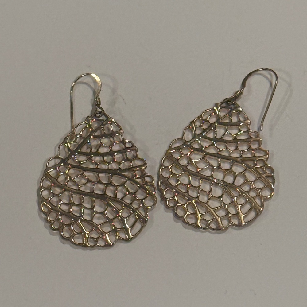 Elegant Gold Filigree Teardrop Earrings - Picture 2 of 2